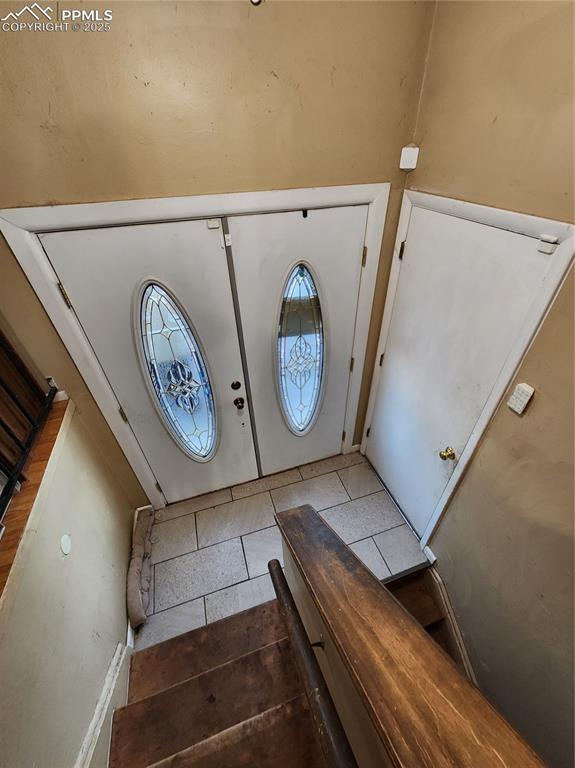 Image 18 of 33: Entrance foyer