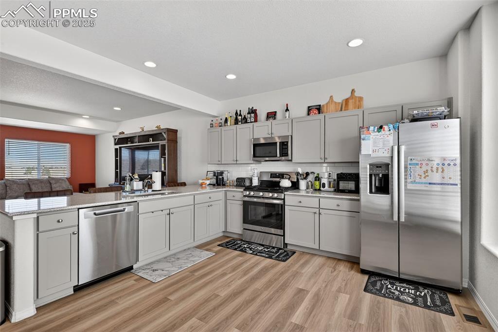 Image 16 of 32: Kitchen