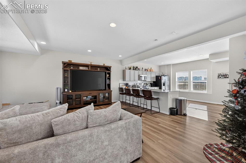 Image 18 of 32: Living Room