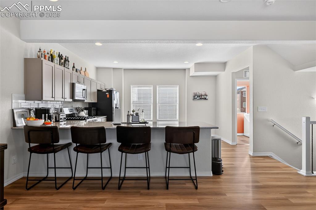 Image 19 of 32: Kitchen