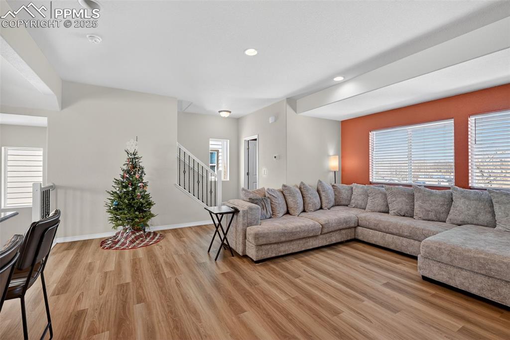 Image 21 of 32: Living Room