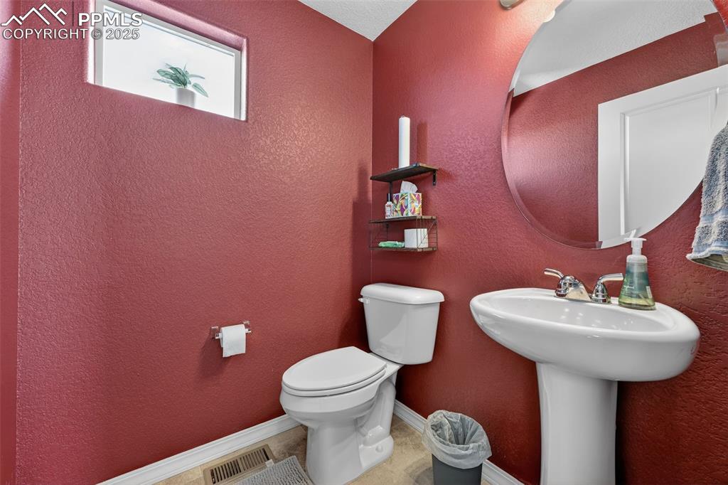 Image 22 of 32: Bathroom