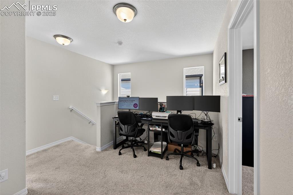 Image 24 of 32: Office