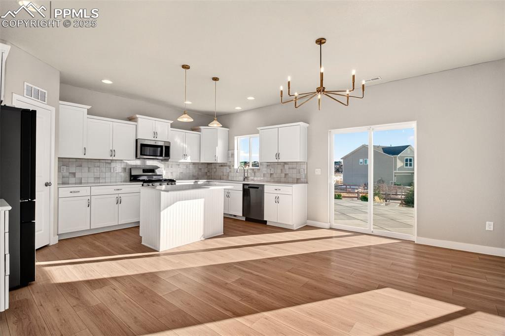 Image 15 of 39: Kitchen