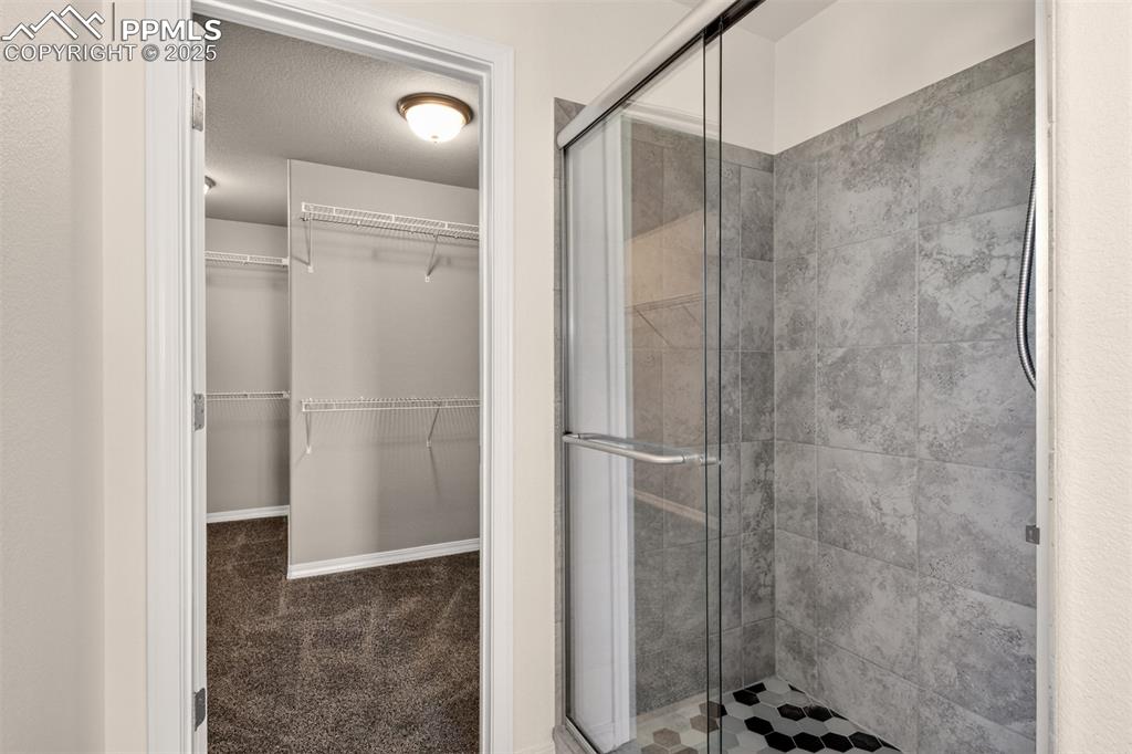 Image 25 of 39: Bathroom