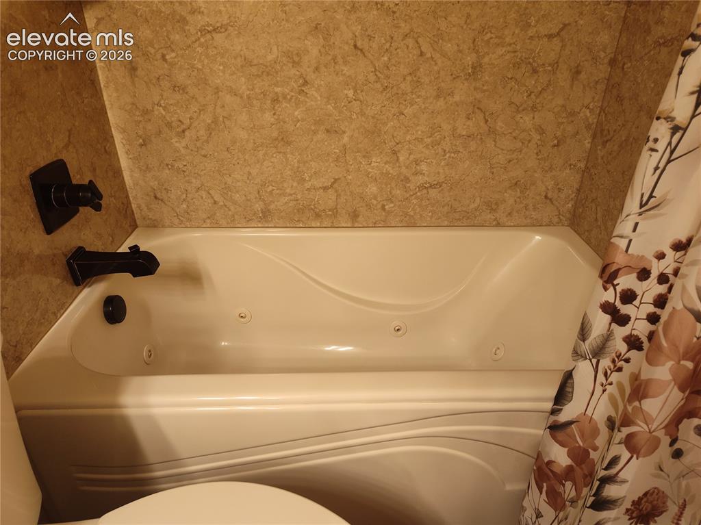 Image 33 of 49: Jetted Tub great for relaxing