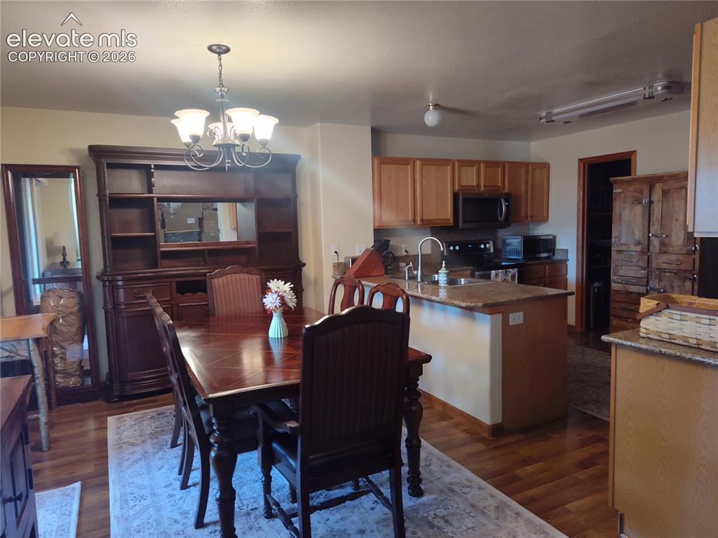 Image 9 of 49: Dining Area