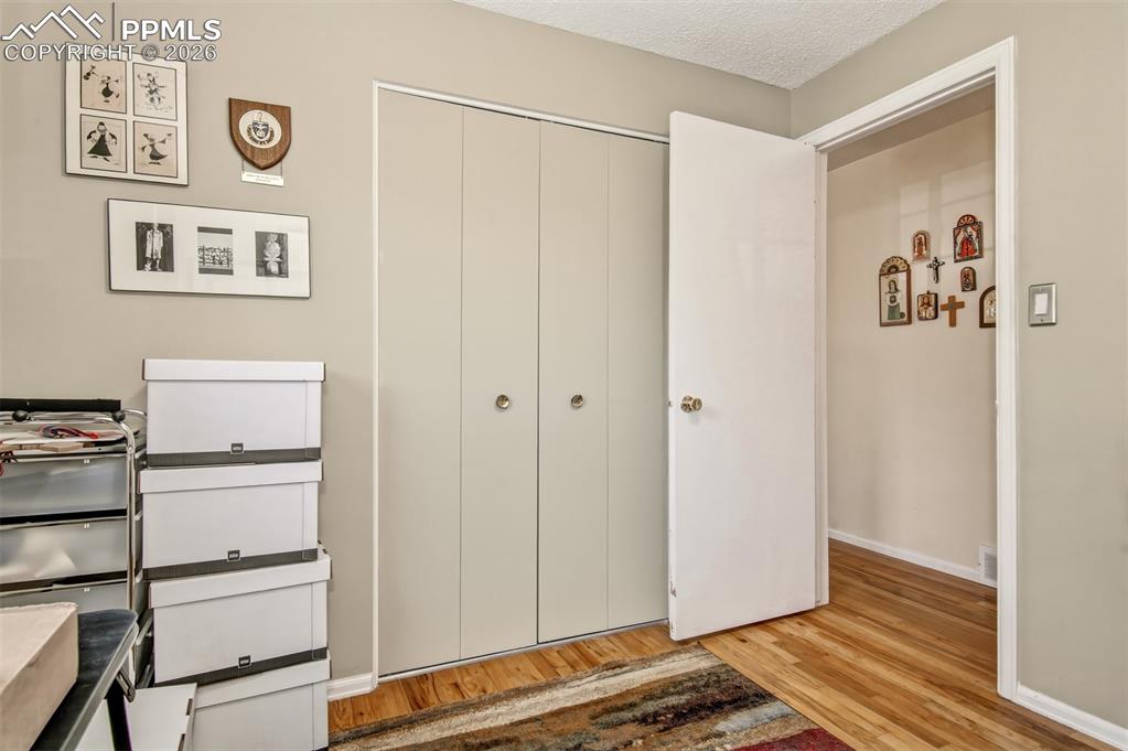 Image 10 of 50: Upstairs Guest Bedroom