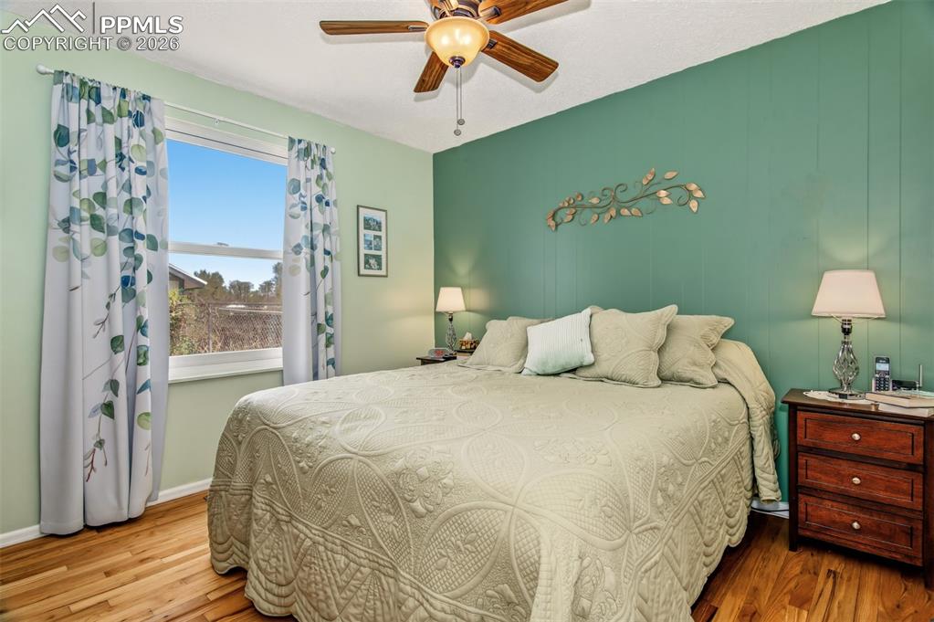 Image 13 of 50: Upstairs Guest Bedroom