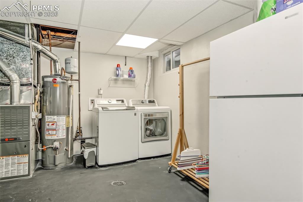 Image 23 of 50: Laundry