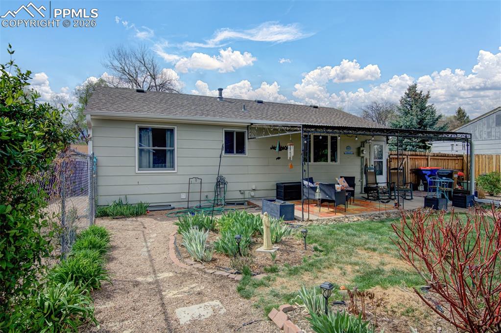 Image 31 of 50: Back of Structure