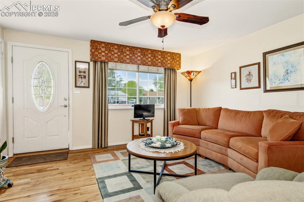 Image 4 of 50: Living Room