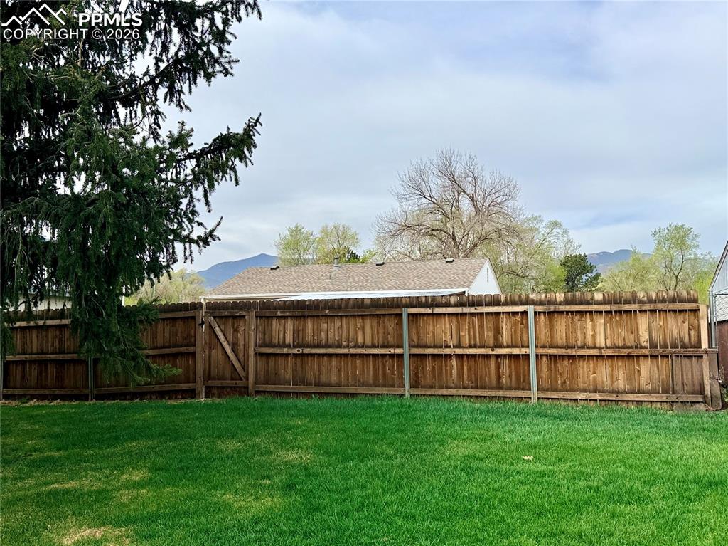 Image 48 of 50: Gate from Park to Home