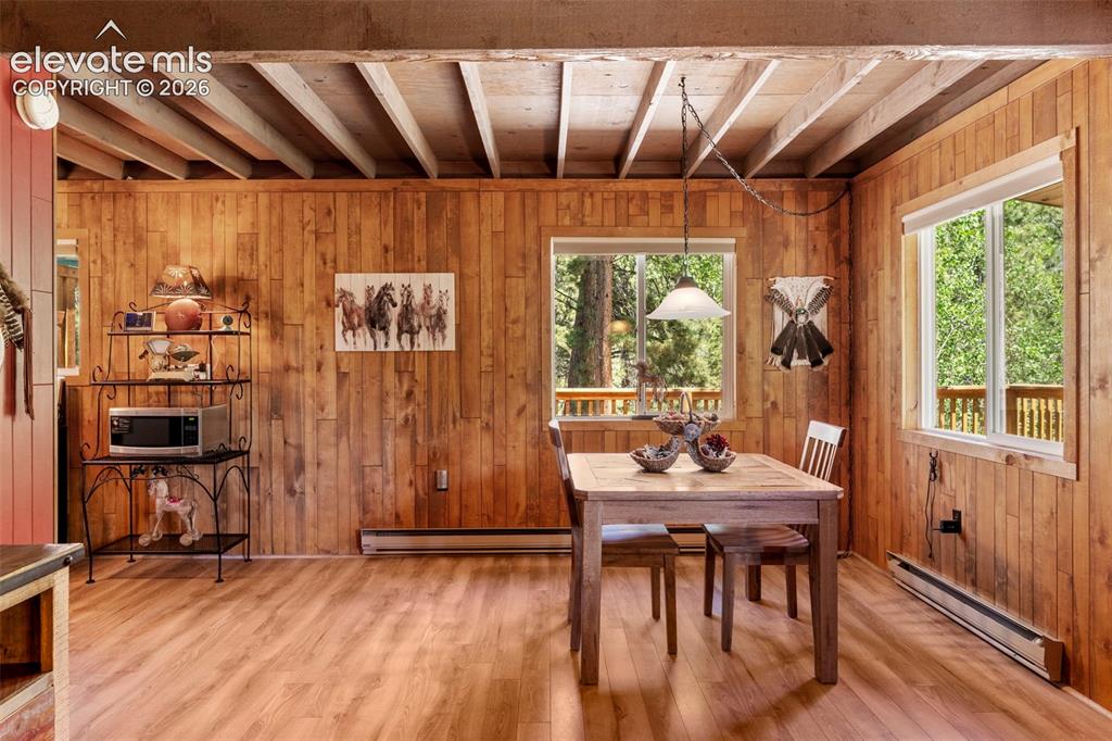 Image 10 of 45: Dining Area