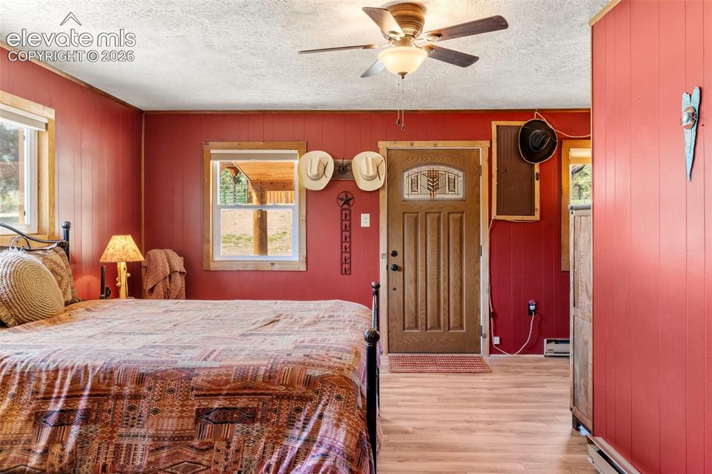 Image 14 of 45: Bedroom