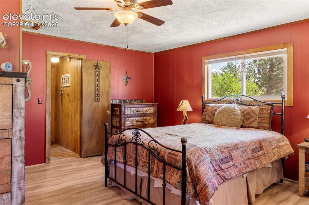 Image 15 of 45: Bedroom
