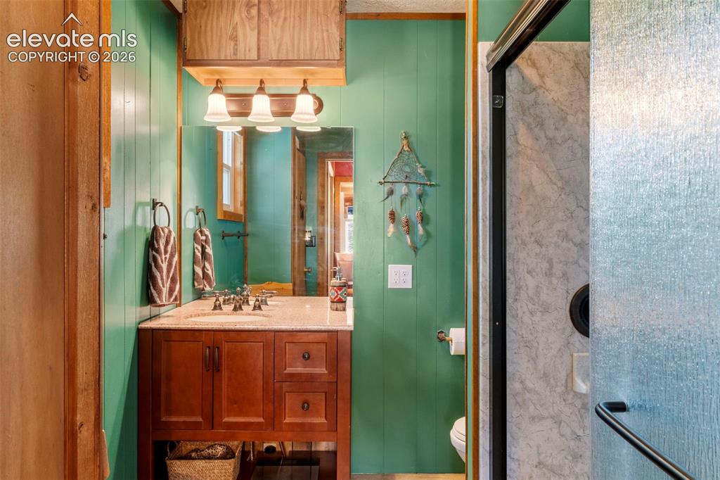 Image 16 of 45: Bathroom