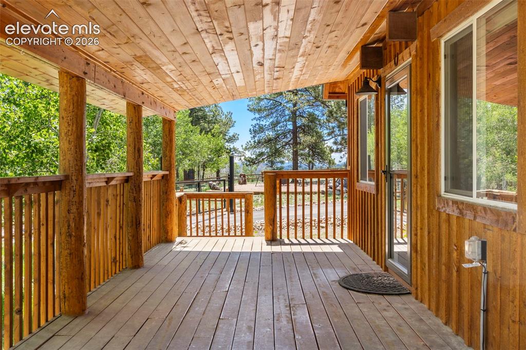 Image 5 of 45: Deck