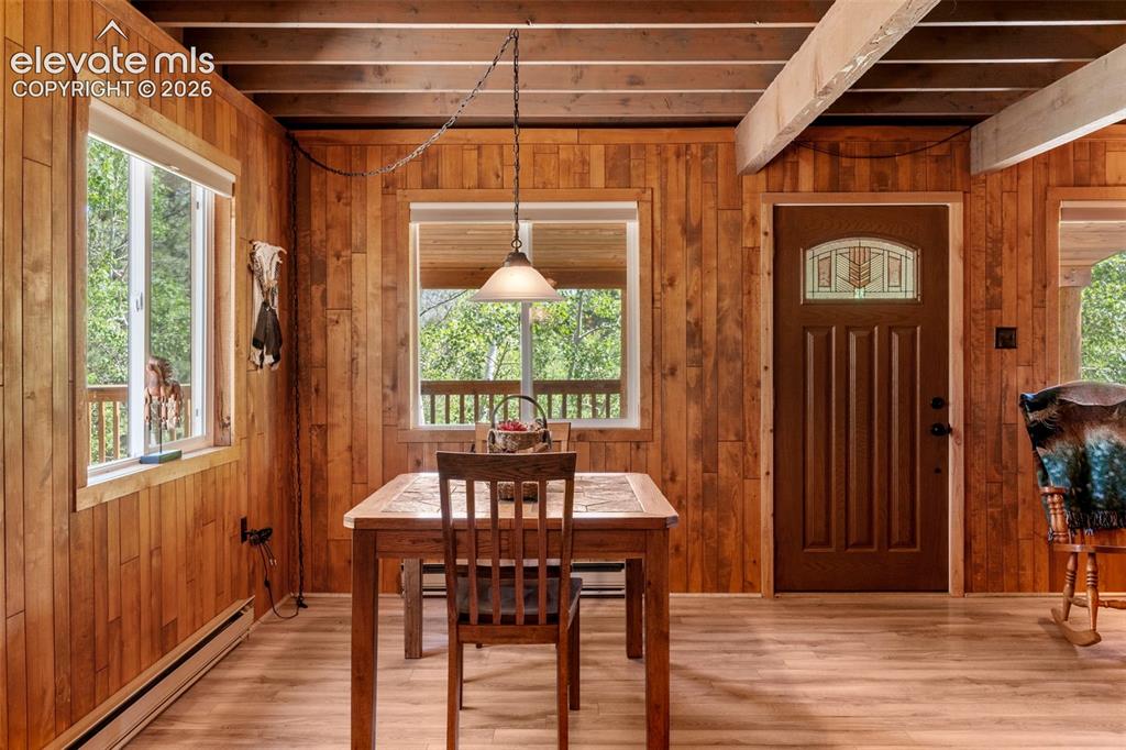 Image 9 of 45: Dining Area