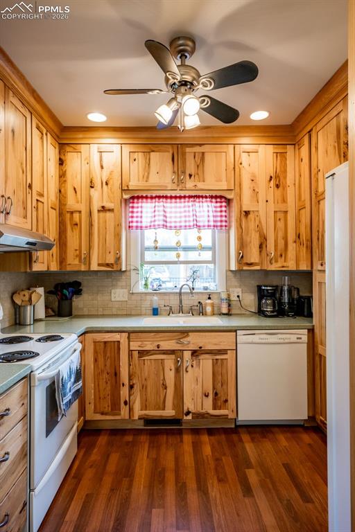 Image 12 of 42: Kitchen