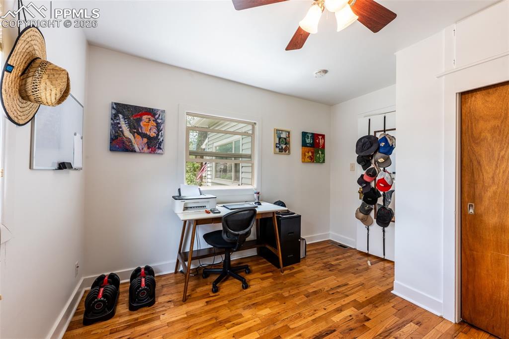Image 15 of 42: Bedroom
