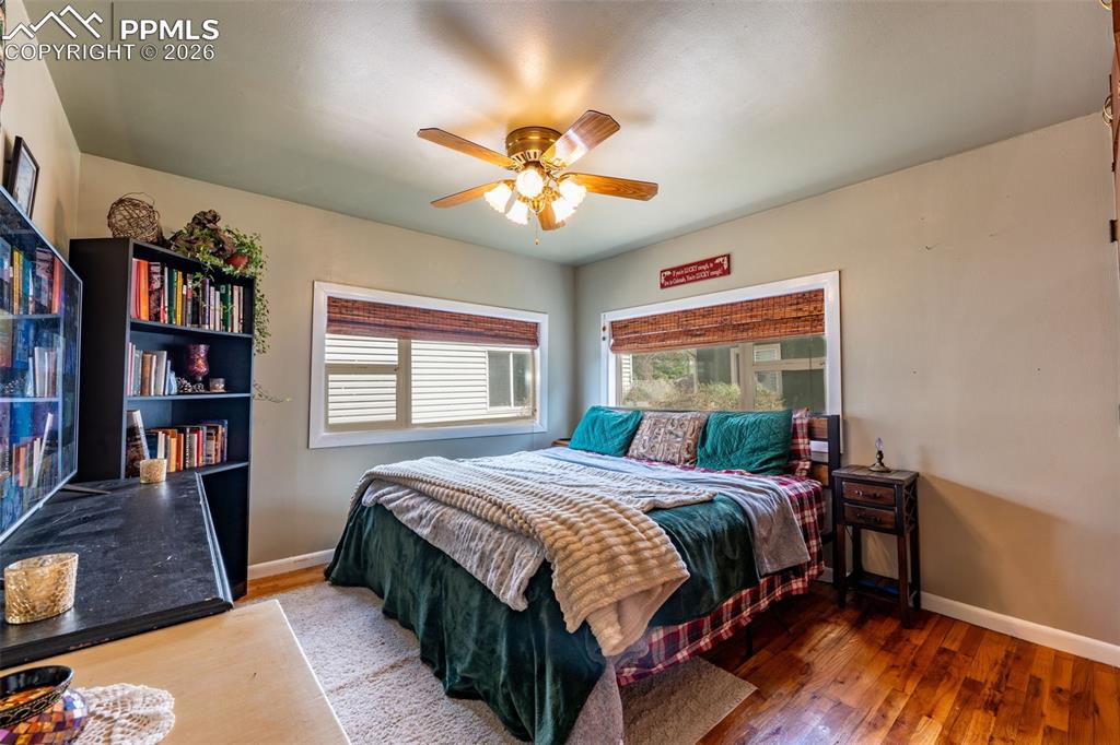 Image 17 of 42: Bedroom