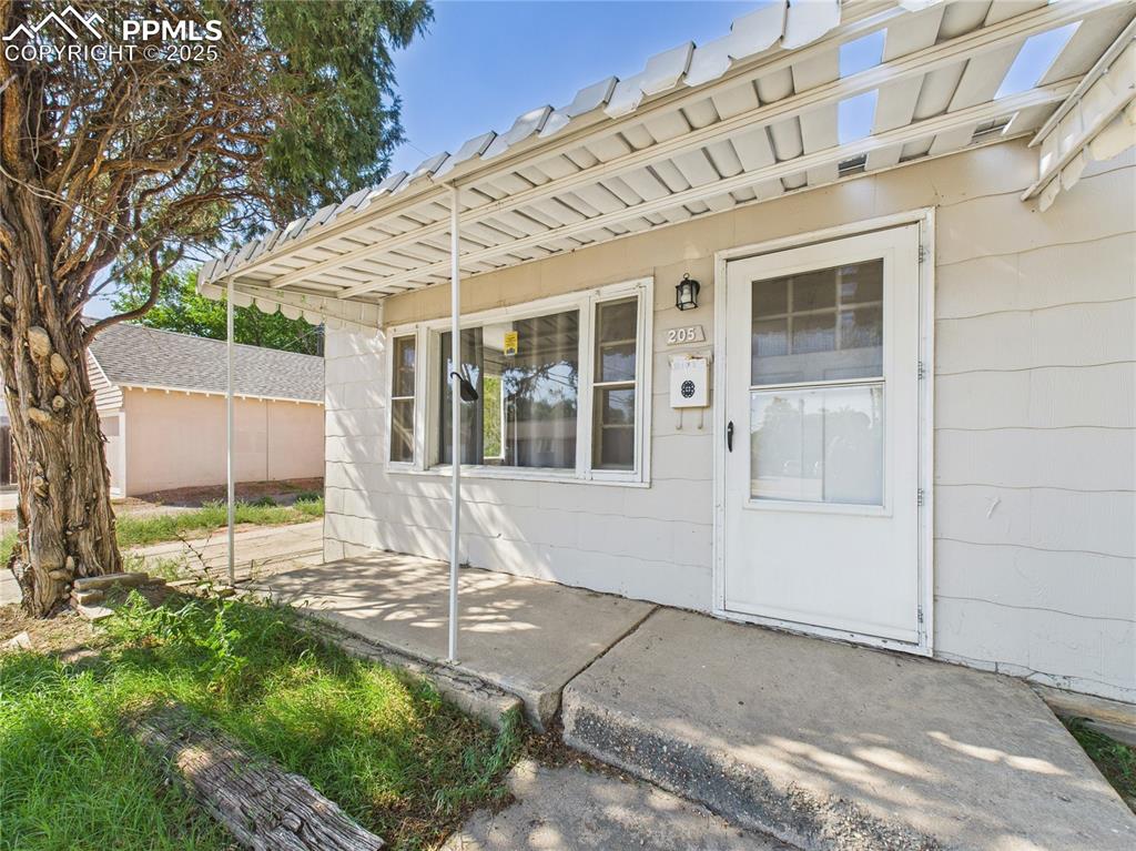 Image 5 of 22: Entry