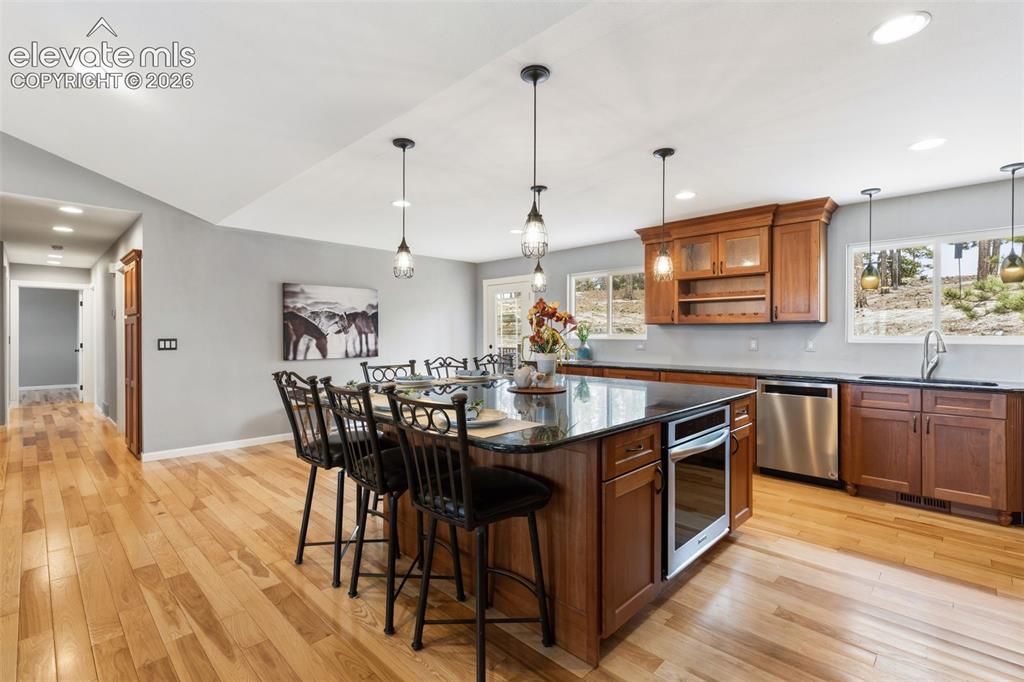 Image 10 of 50: Gourmet kitchen with endless counter space