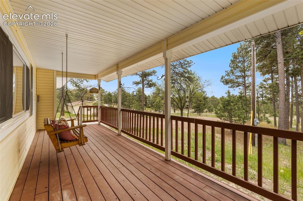 Image 4 of 50: Front porch