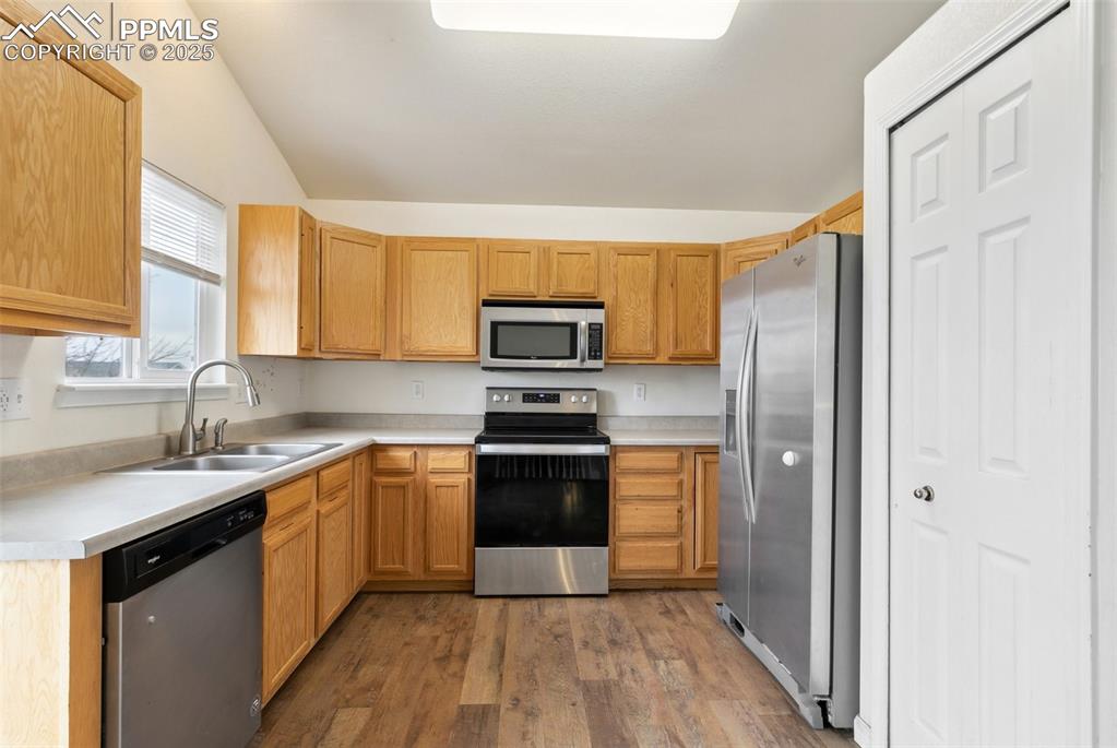 Image 12 of 28: Kitchen