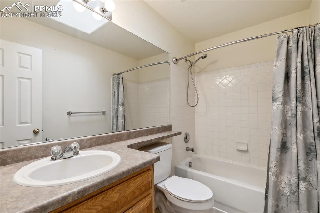 Image 18 of 28: Bathroom #2