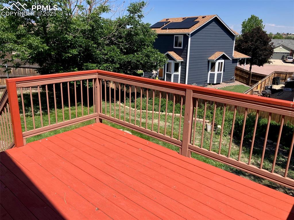 Image 27 of 28: Deck