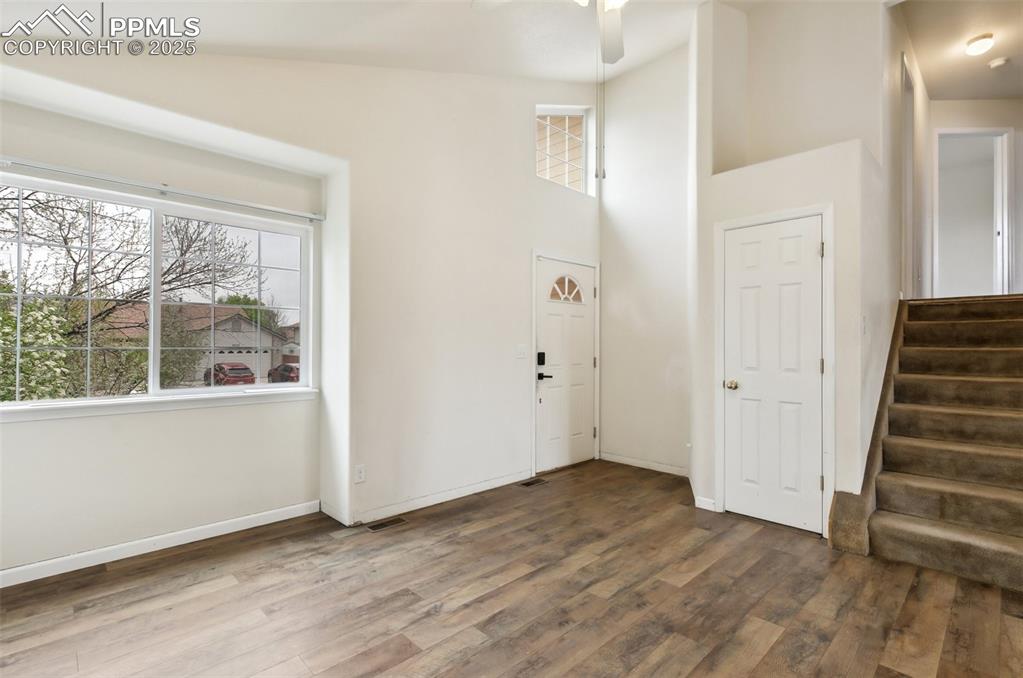 Image 5 of 28: Entry and living room