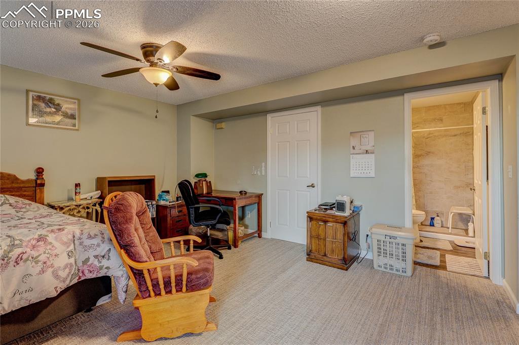 Image 11 of 24: Bedroom