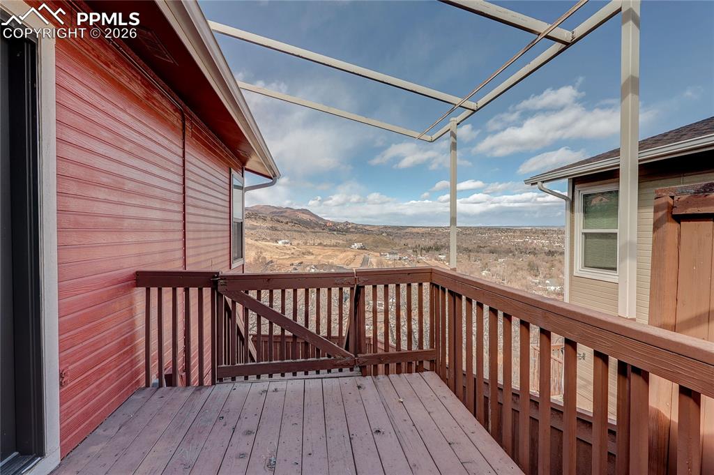 Image 15 of 24: Deck