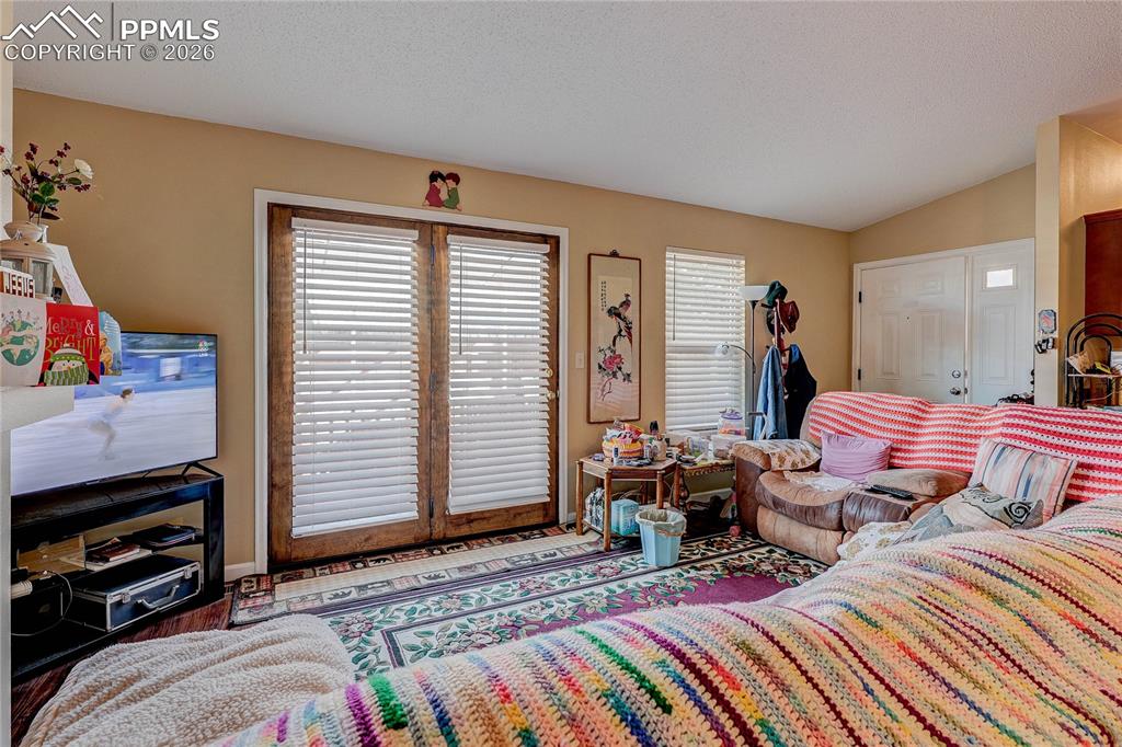 Image 4 of 24: Living Room