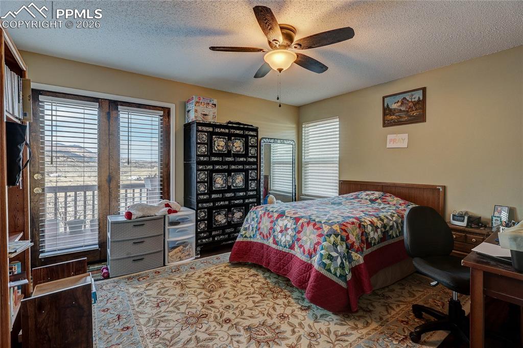Image 6 of 24: Bedroom