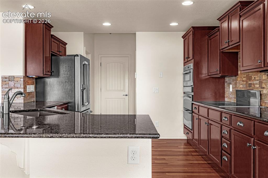 Image 11 of 50: Kitchen