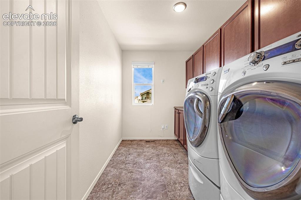Image 19 of 50: Laundry