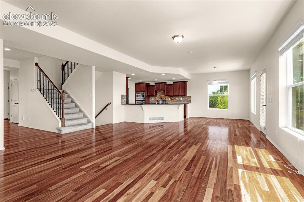 Image 8 of 50: Living Room