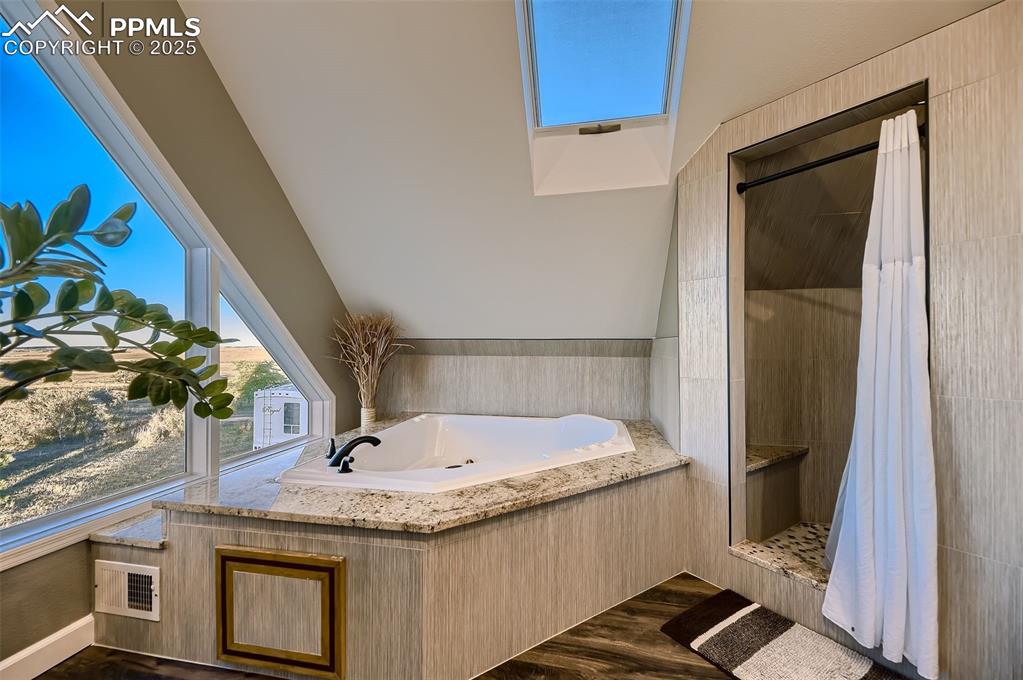 Image 13 of 39: Bathroom