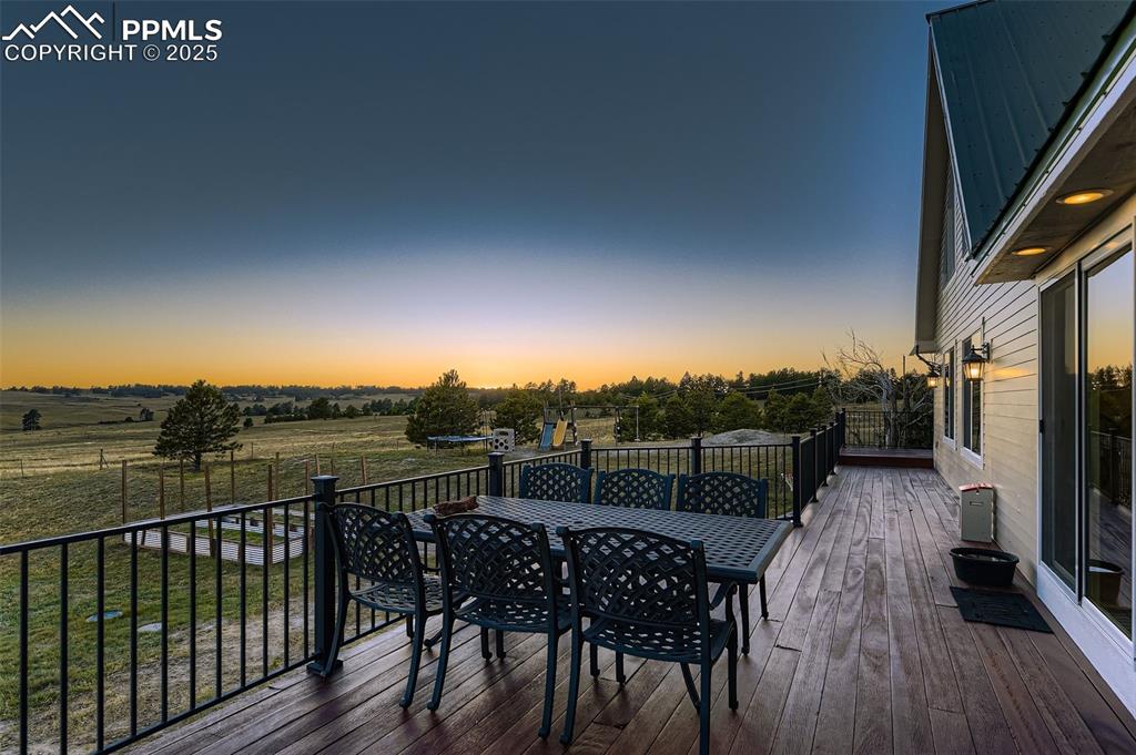 Image 19 of 39: Deck