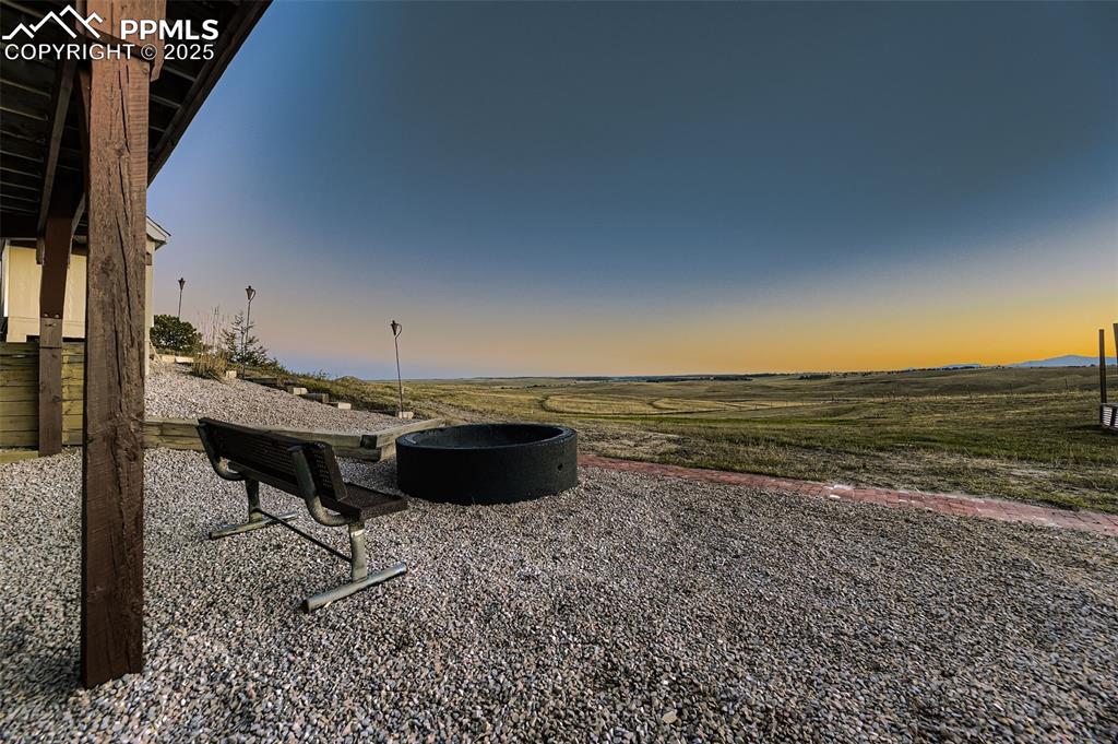 Image 32 of 39: Yard