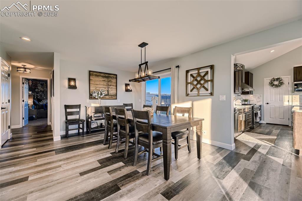 Image 7 of 39: Dining Area