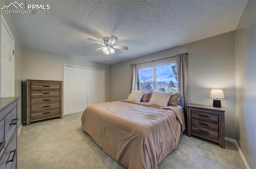 Image 19 of 23: Bedroom