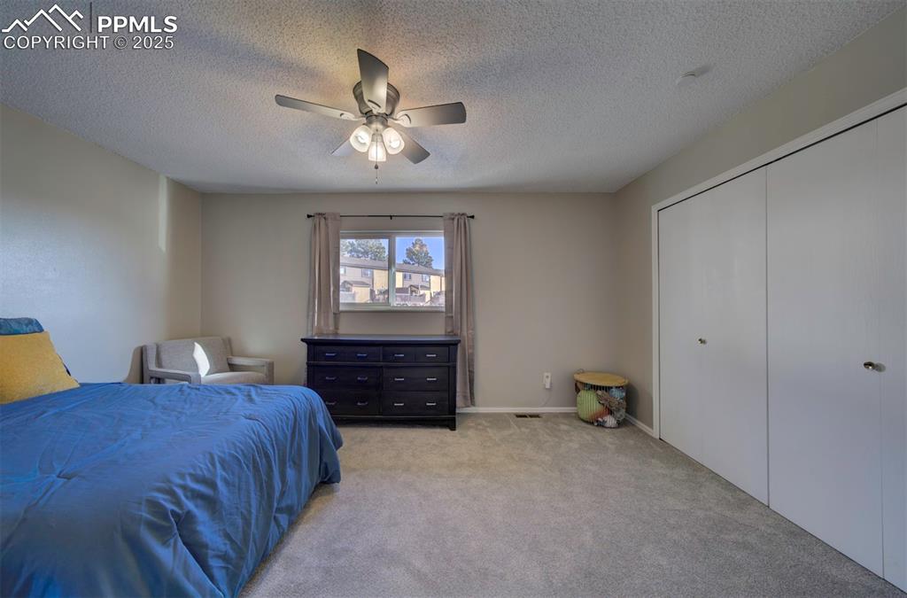 Image 21 of 23: Bedroom