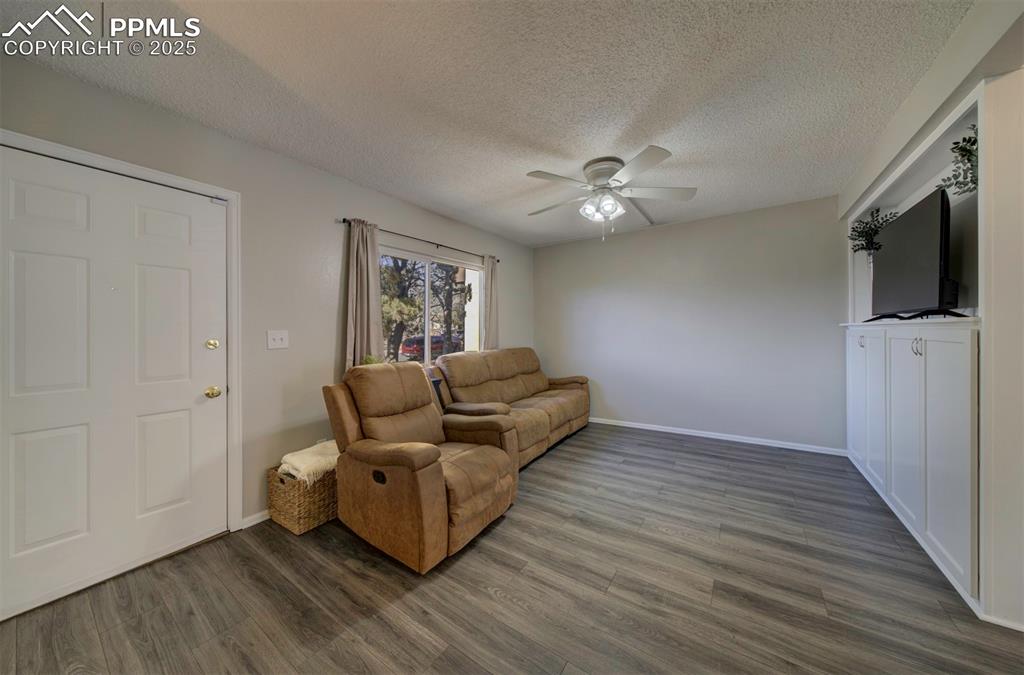 Image 6 of 23: Sitting Room