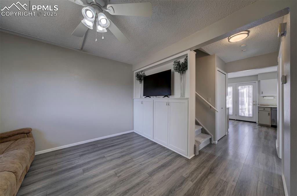 Image 7 of 23: Living Room