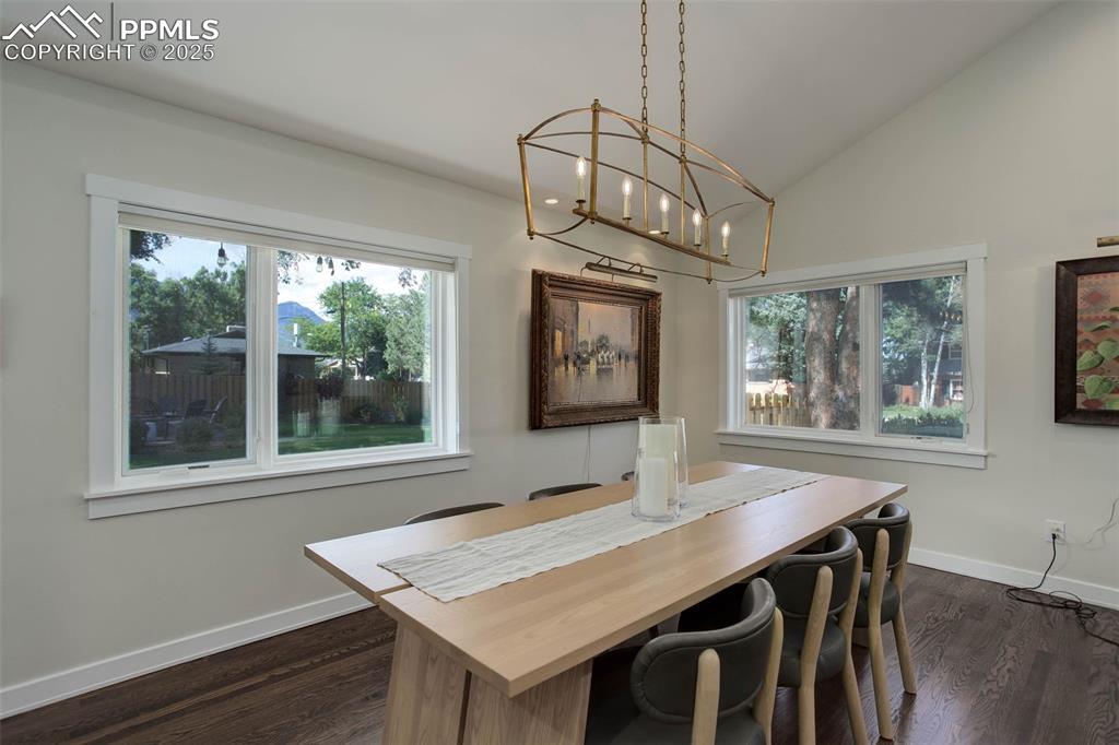 Image 12 of 43: Dining Area