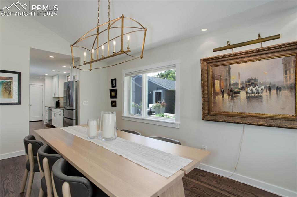 Image 13 of 43: Dining Area